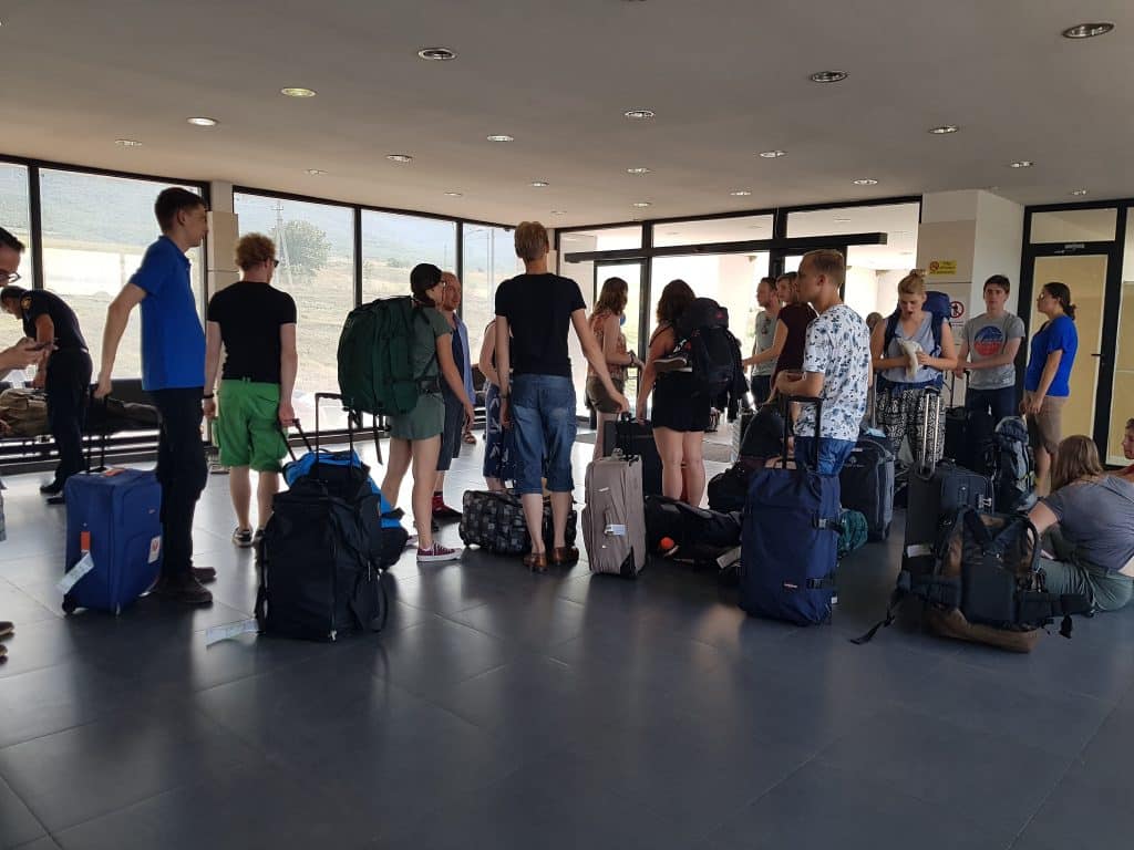 Leden van SIB-Utrecht op de grens van Georgië en Armenië tijdens hun zomerreis